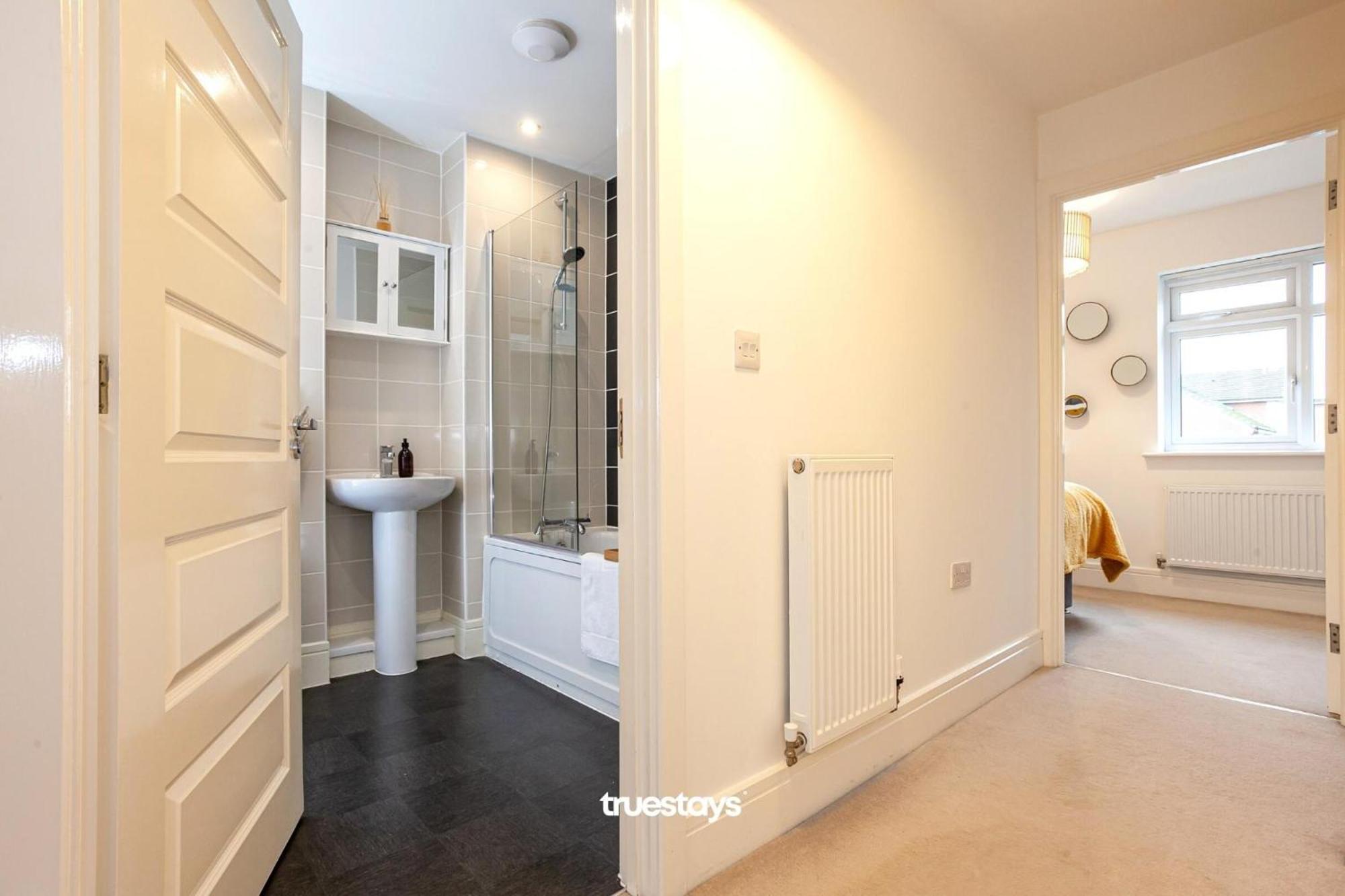 Ambassador House By Truestays - Luxury 4 Bedroom House In Stoke-On-Trent Etruria Екстер'єр фото