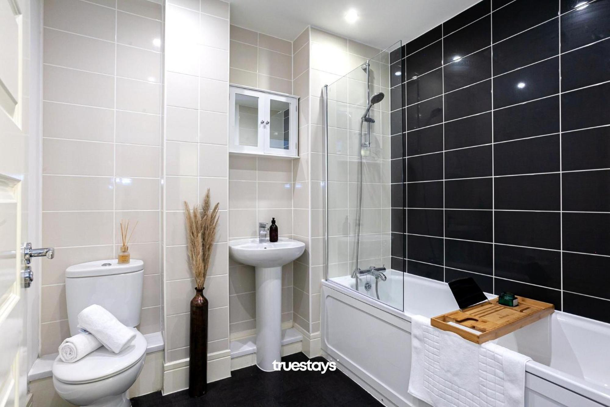 Ambassador House By Truestays - Luxury 4 Bedroom House In Stoke-On-Trent Etruria Екстер'єр фото