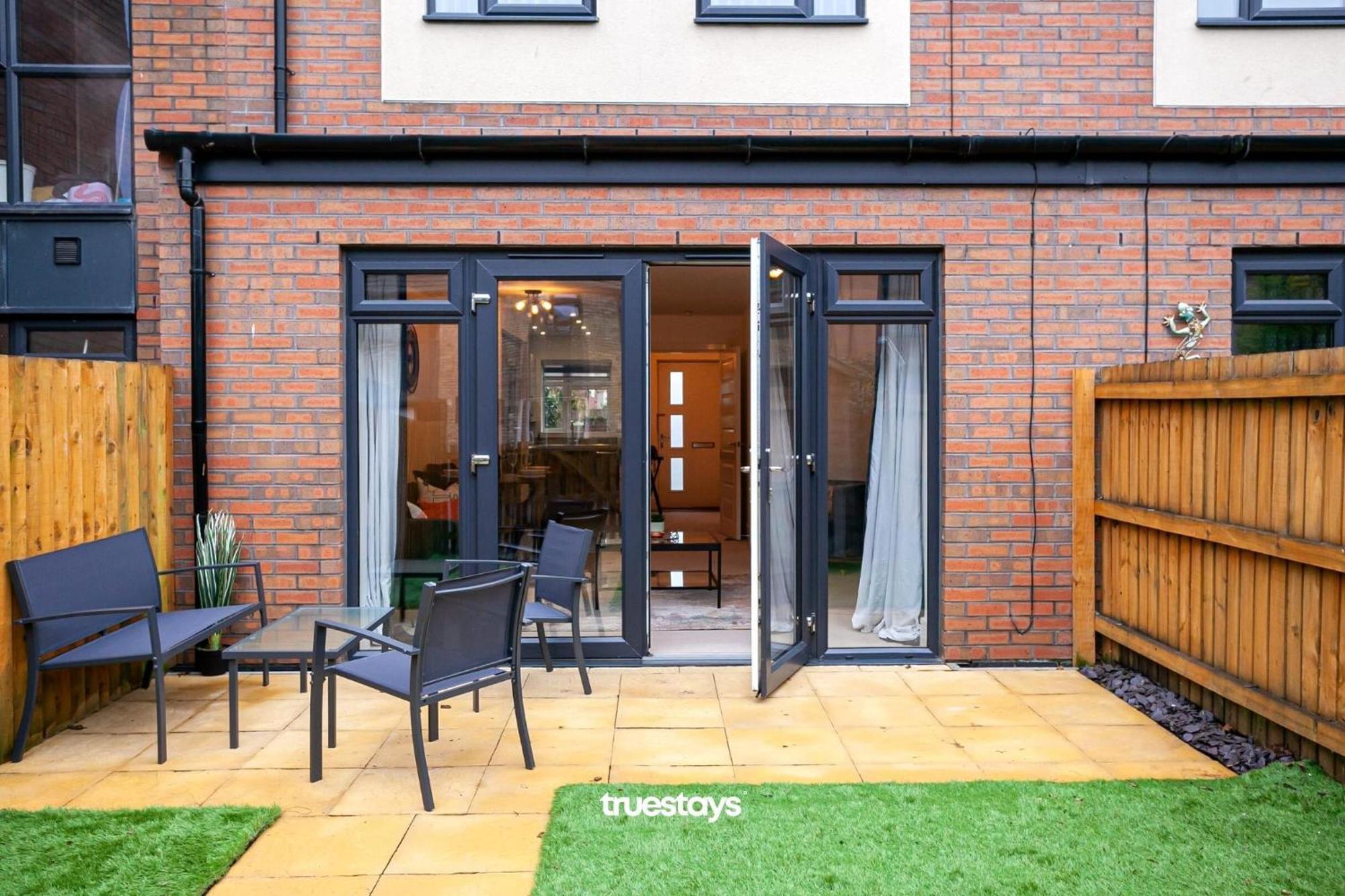 Ambassador House By Truestays - Luxury 4 Bedroom House In Stoke-On-Trent Etruria Екстер'єр фото