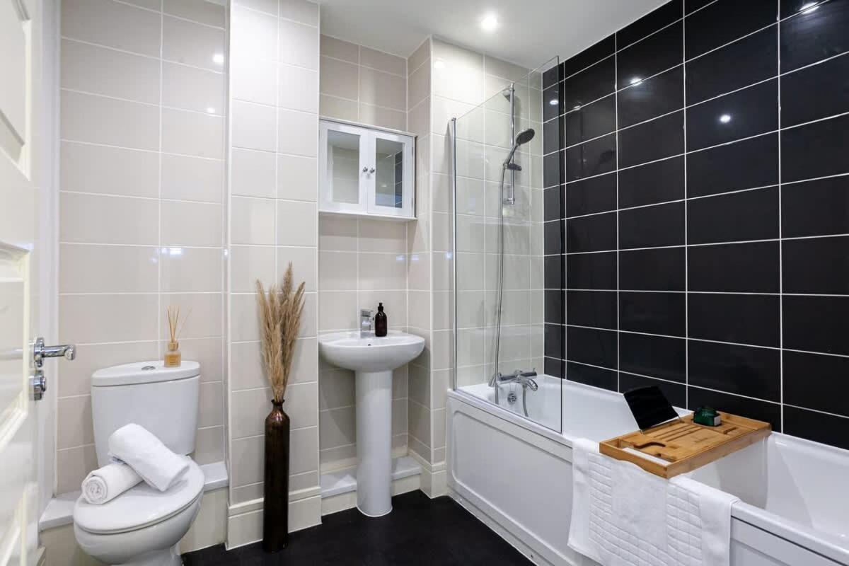 Ambassador House By Truestays - Luxury 4 Bedroom House In Stoke-On-Trent Etruria Екстер'єр фото