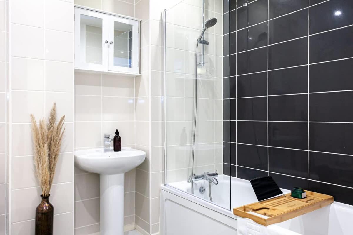 Ambassador House By Truestays - Luxury 4 Bedroom House In Stoke-On-Trent Etruria Екстер'єр фото
