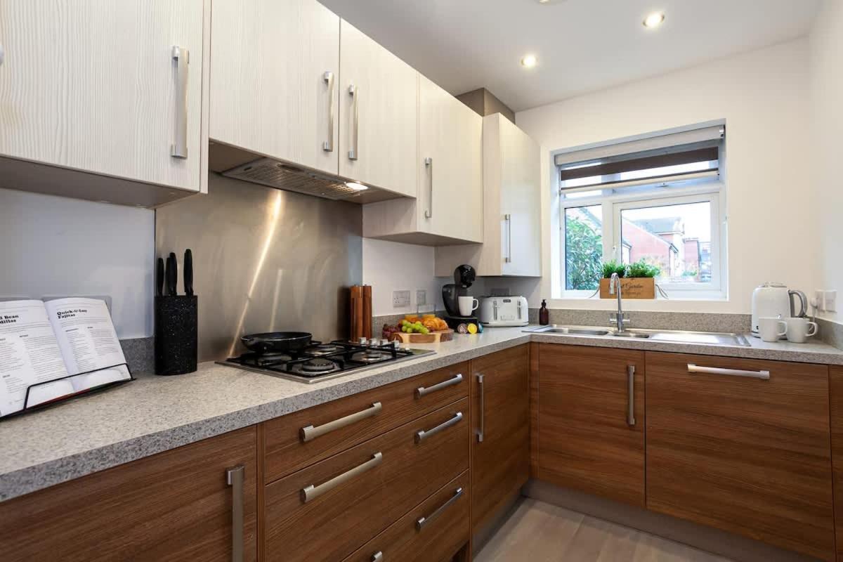 Ambassador House By Truestays - Luxury 4 Bedroom House In Stoke-On-Trent Etruria Екстер'єр фото